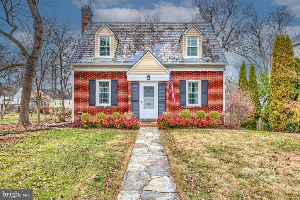581 WOODBINE AVENUE