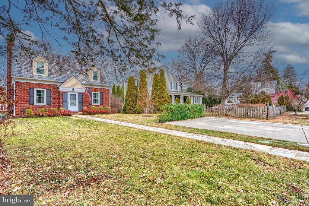 581 WOODBINE AVENUE