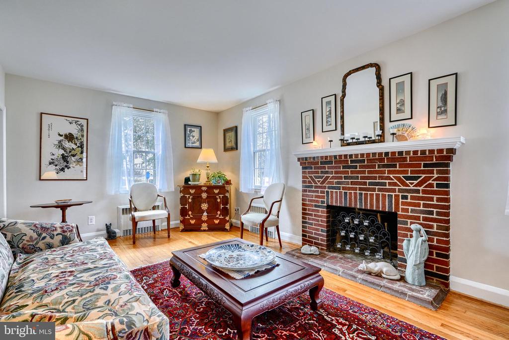 581 WOODBINE AVENUE