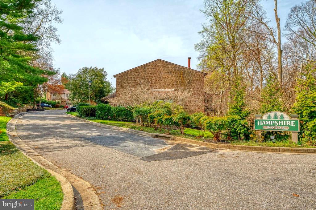 7 HAMPSHIRE WOODS COURT
