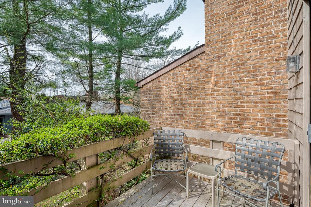 7 HAMPSHIRE WOODS COURT