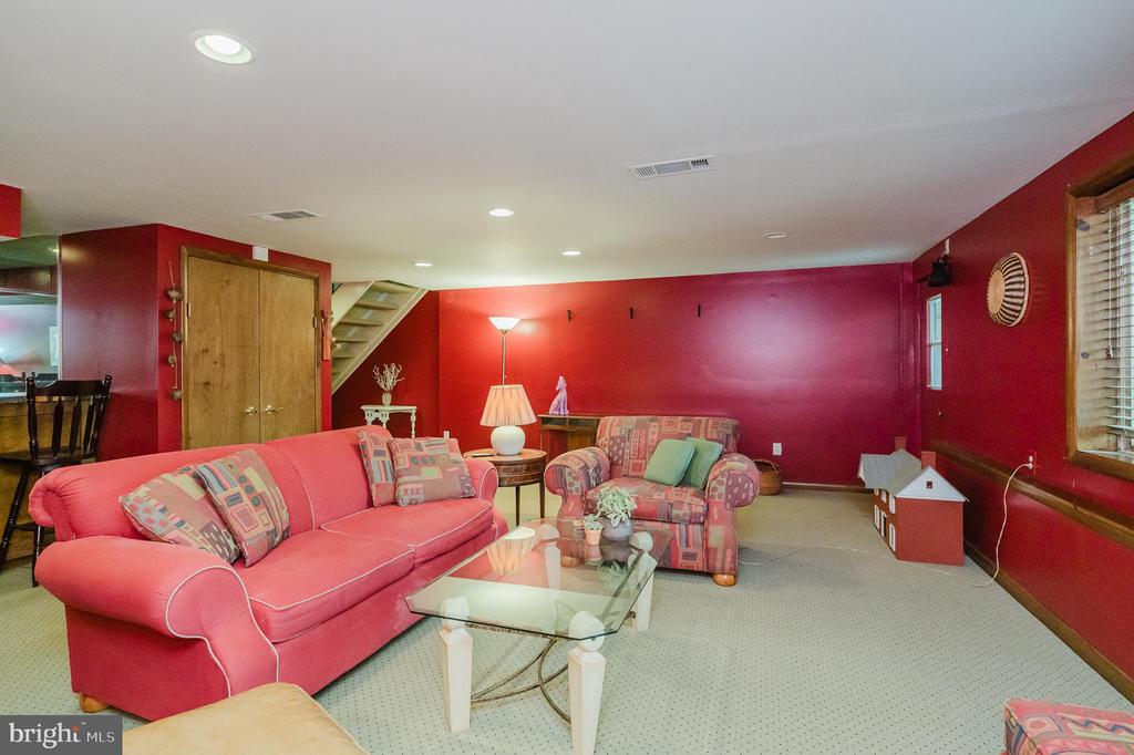 7 HAMPSHIRE WOODS COURT