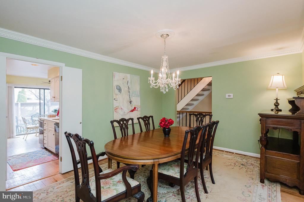 7 HAMPSHIRE WOODS COURT