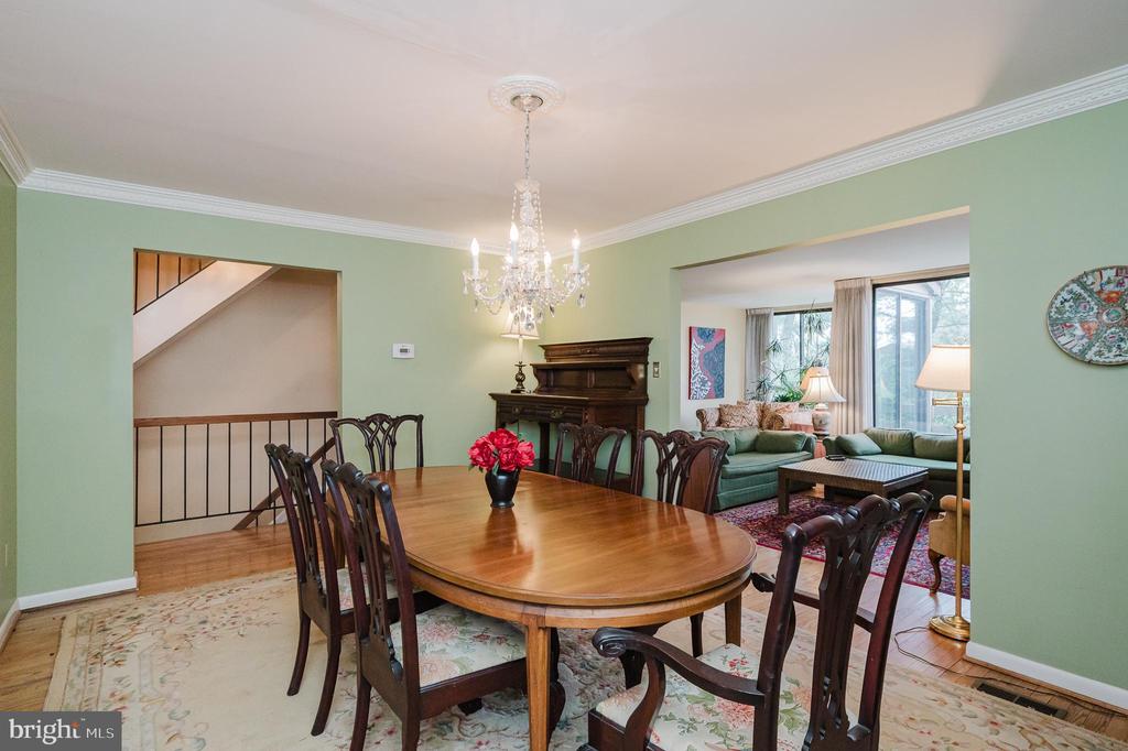 7 HAMPSHIRE WOODS COURT