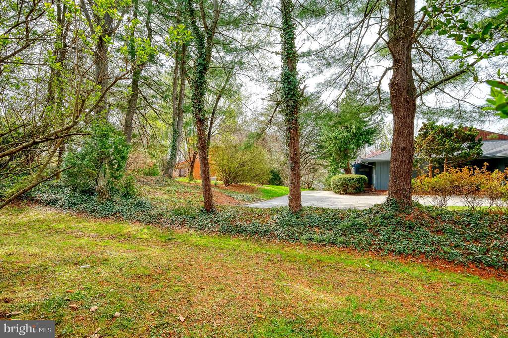 7 HAMPSHIRE WOODS COURT