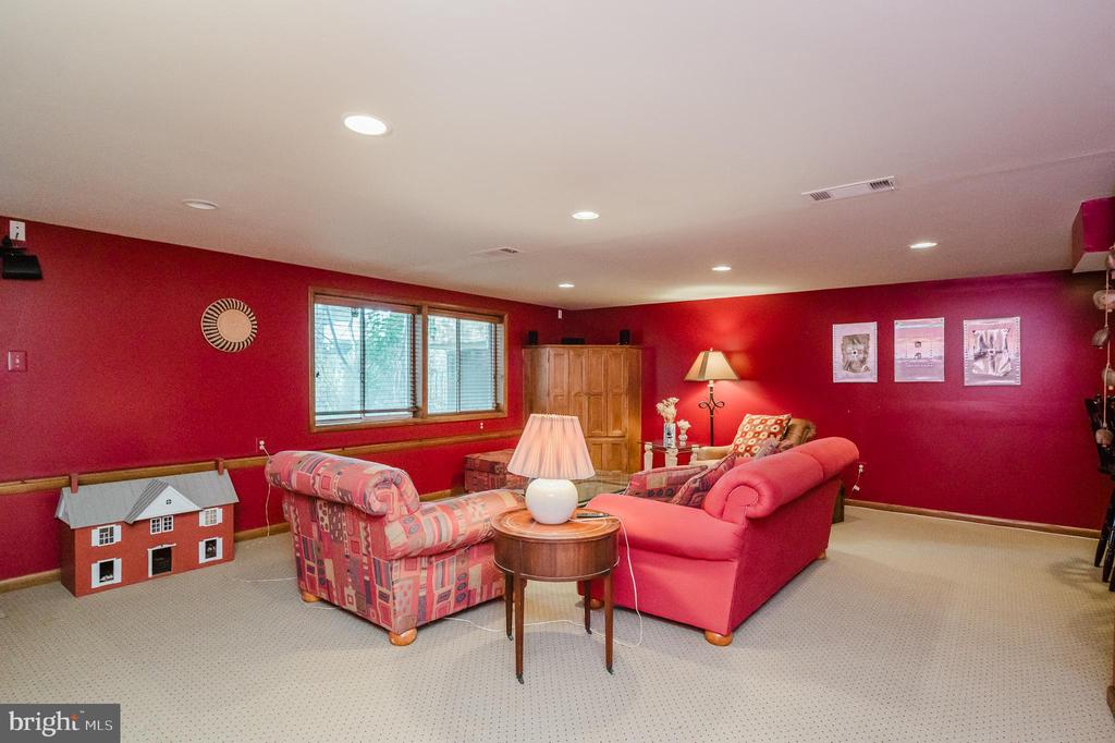 7 HAMPSHIRE WOODS COURT