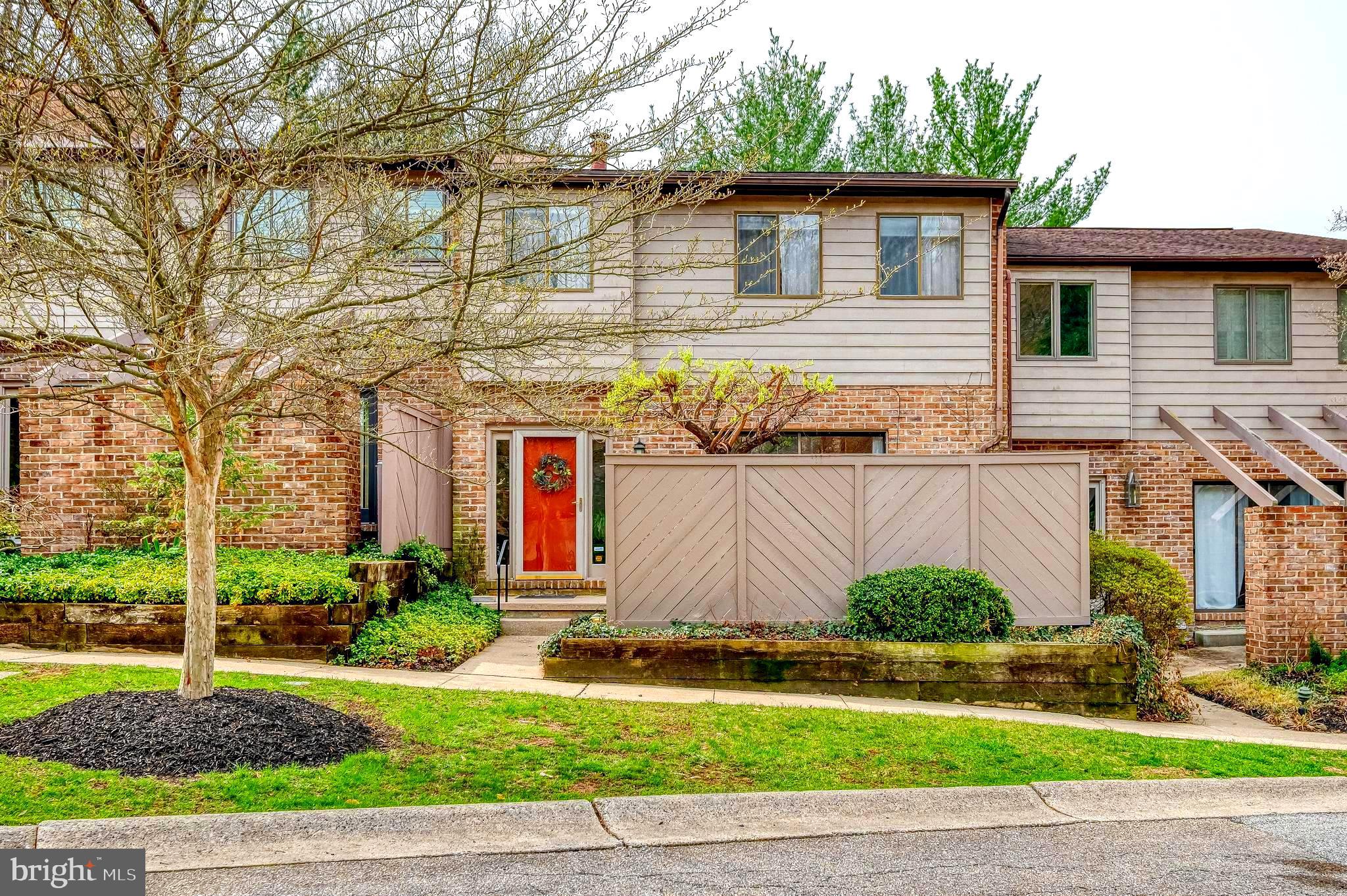 7 HAMPSHIRE WOODS COURT