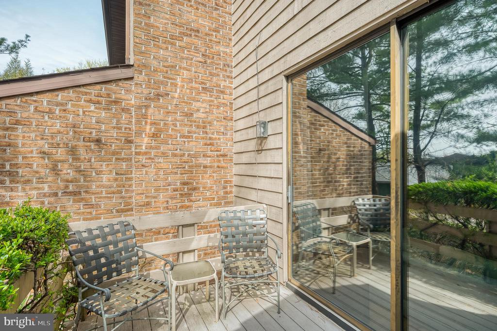 7 HAMPSHIRE WOODS COURT