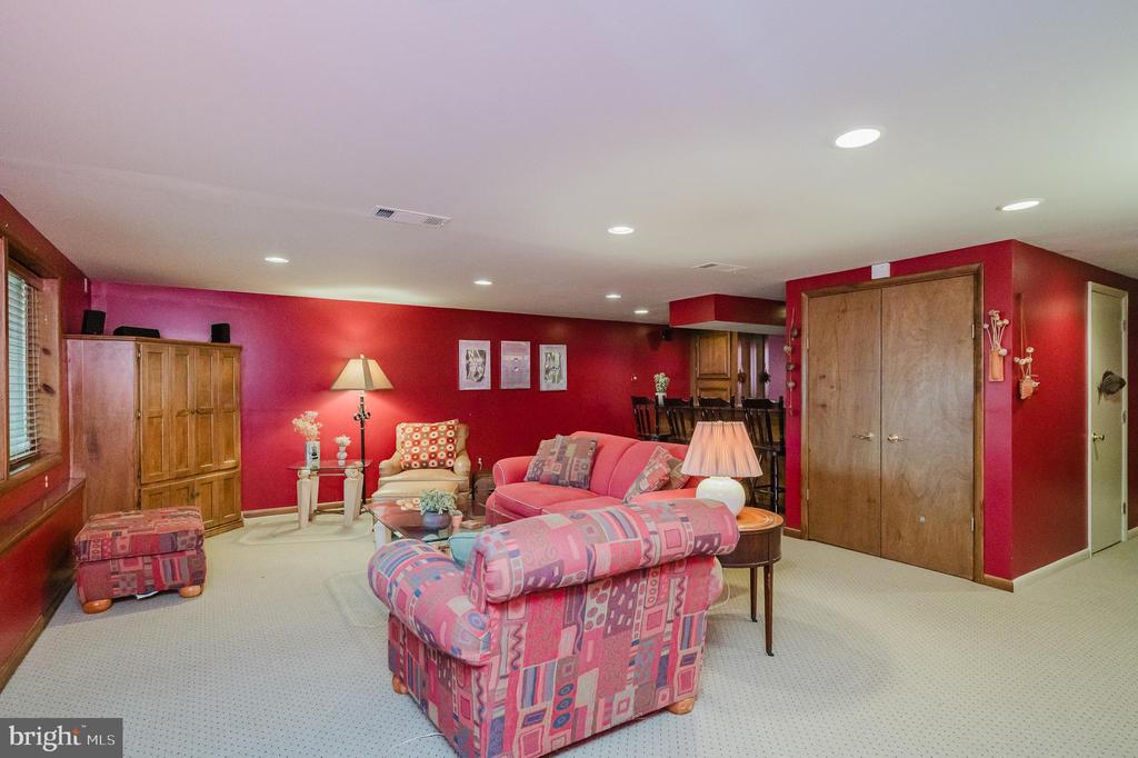 7 HAMPSHIRE WOODS COURT