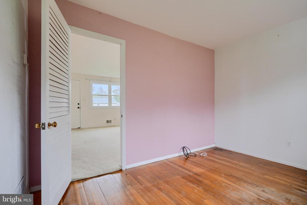1005 KENILWORTH DRIVE