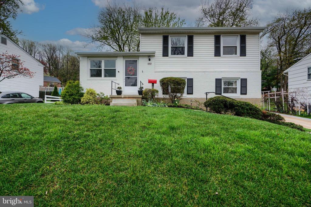 1005 KENILWORTH DRIVE