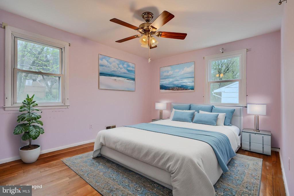 1005 KENILWORTH DRIVE