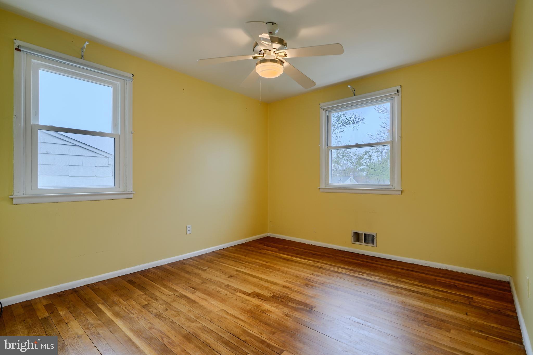 1005 KENILWORTH DRIVE