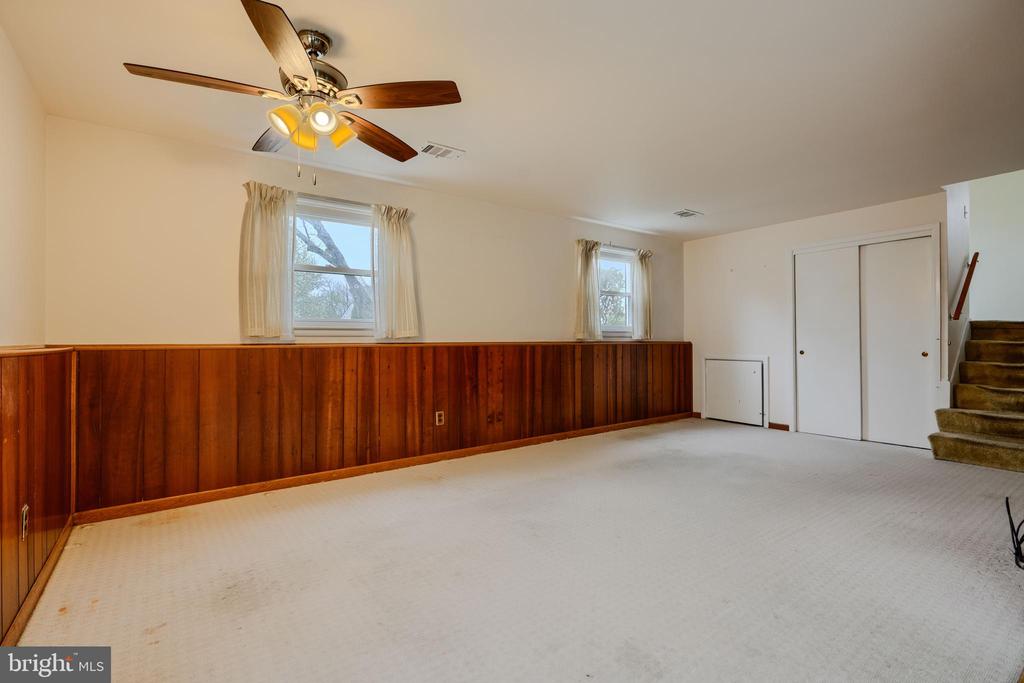 1005 KENILWORTH DRIVE