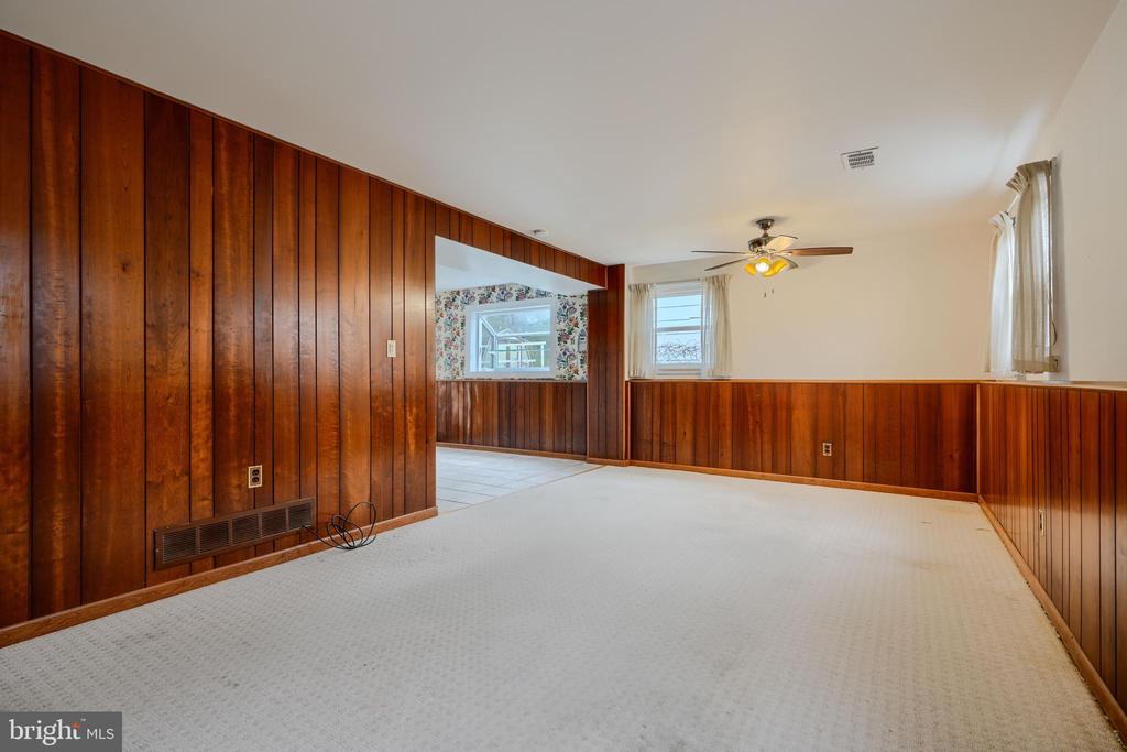 1005 KENILWORTH DRIVE