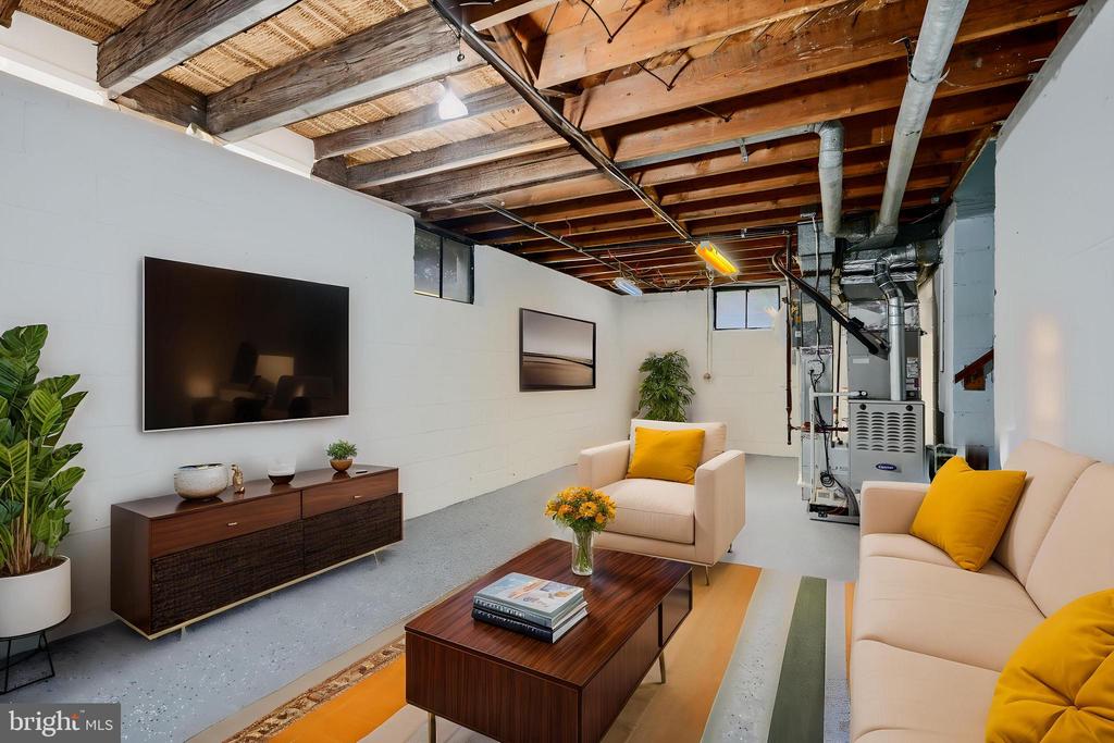 1005 KENILWORTH DRIVE