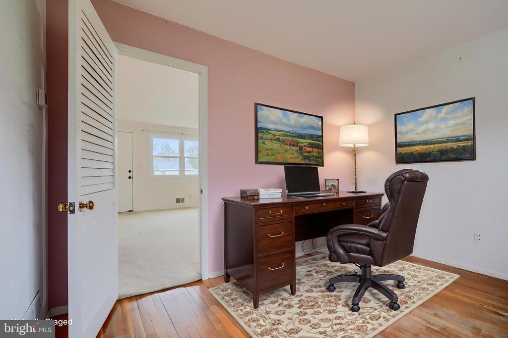 1005 KENILWORTH DRIVE