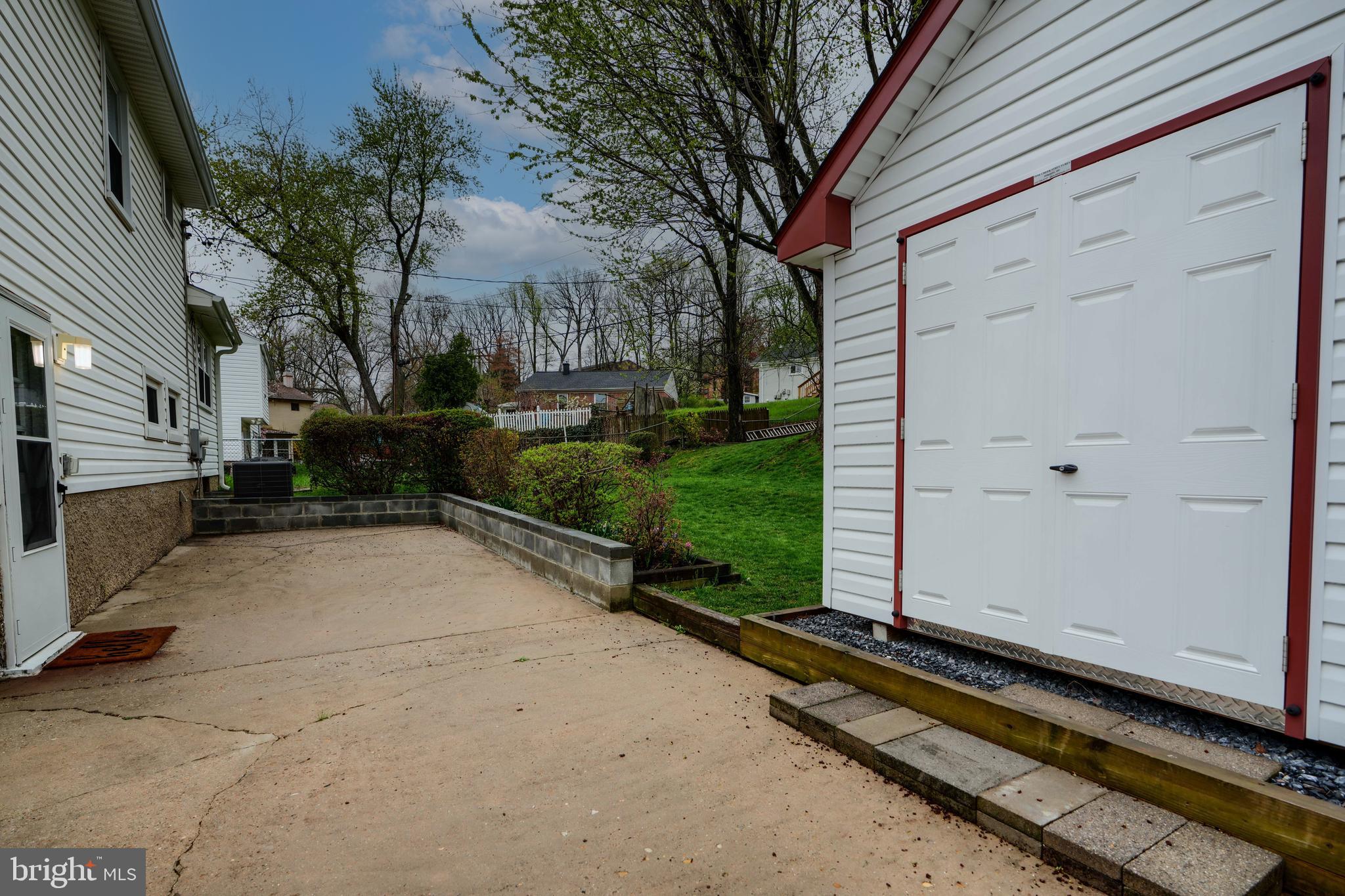 1005 KENILWORTH DRIVE