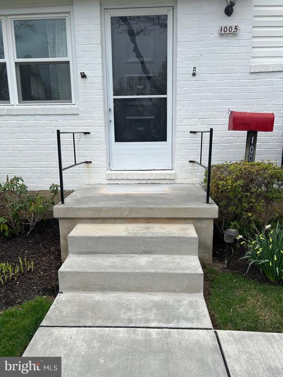 1005 KENILWORTH DRIVE