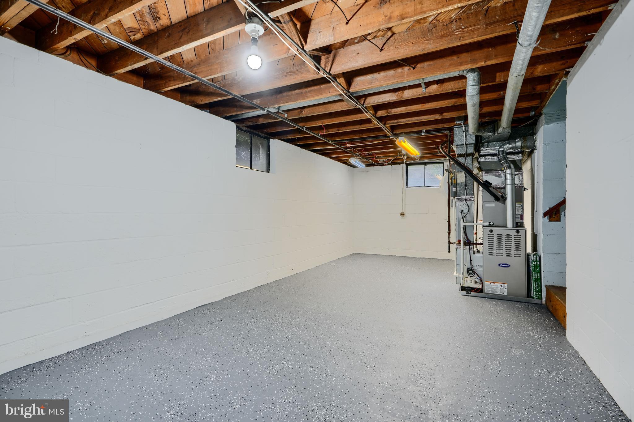 1005 KENILWORTH DRIVE