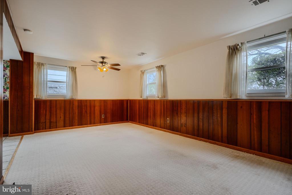 1005 KENILWORTH DRIVE