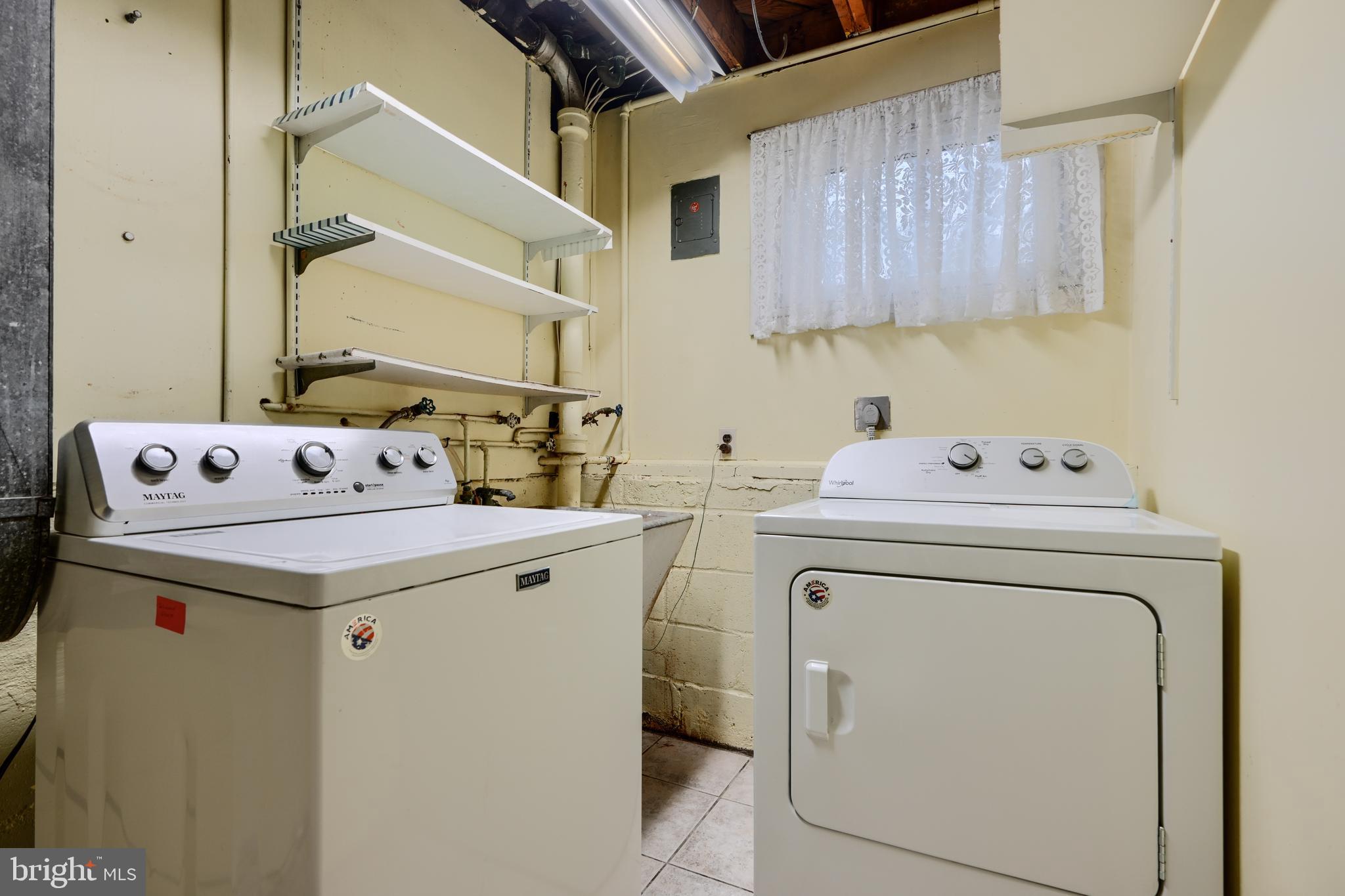 1005 KENILWORTH DRIVE