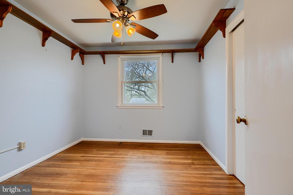 1005 KENILWORTH DRIVE