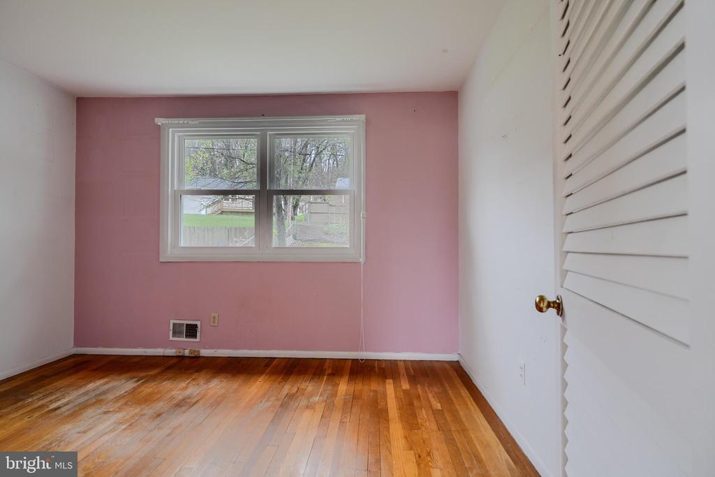 1005 KENILWORTH DRIVE
