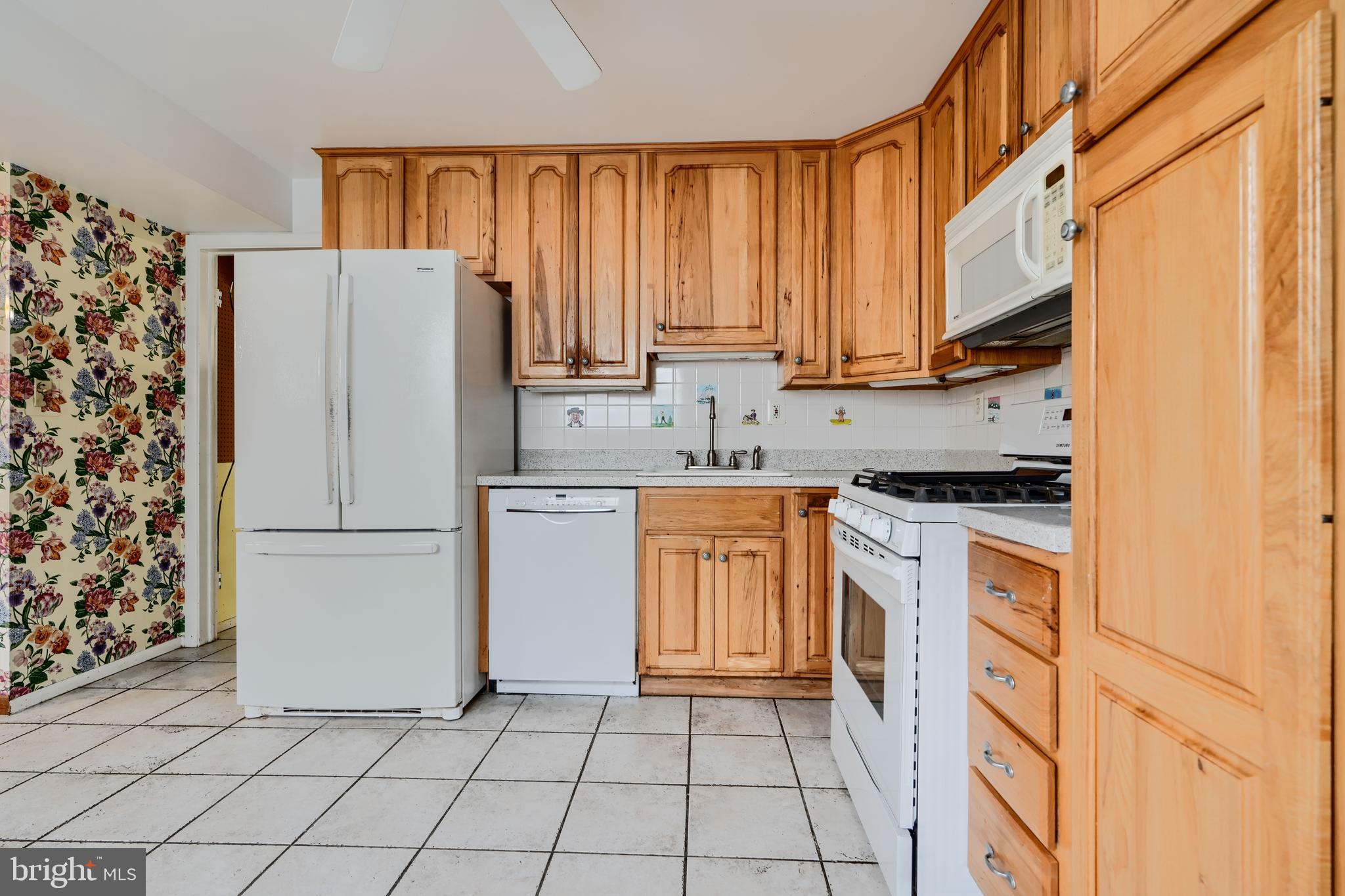 1005 KENILWORTH DRIVE