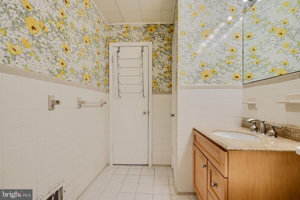 1005 KENILWORTH DRIVE