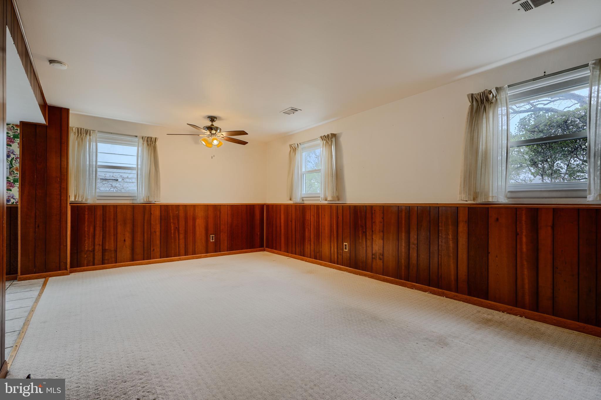 1005 KENILWORTH DRIVE