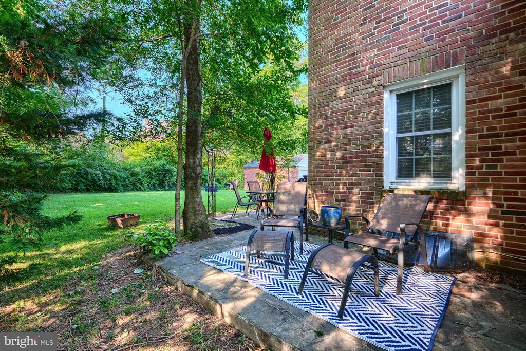 405 W CHESAPEAKE AVENUE