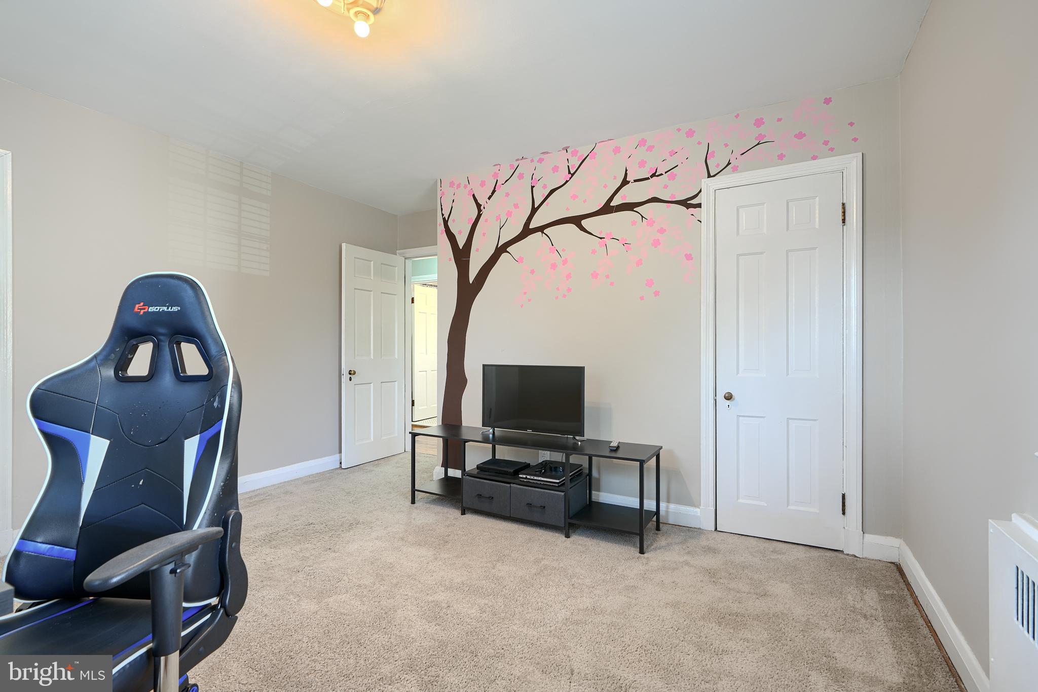 405 W CHESAPEAKE AVENUE