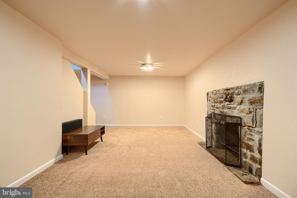 405 W CHESAPEAKE AVENUE