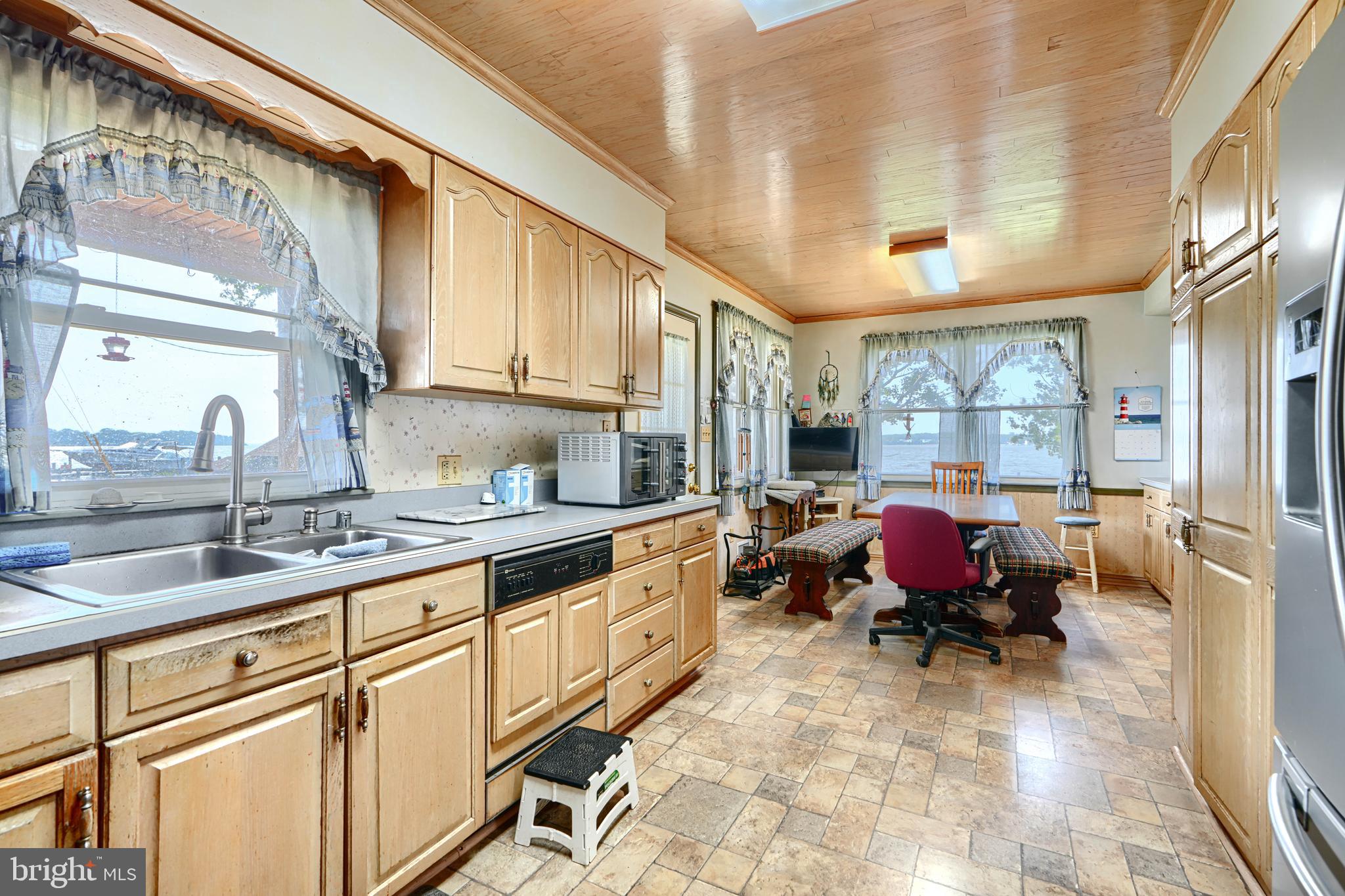 1830 BEECHWOOD AVENUE