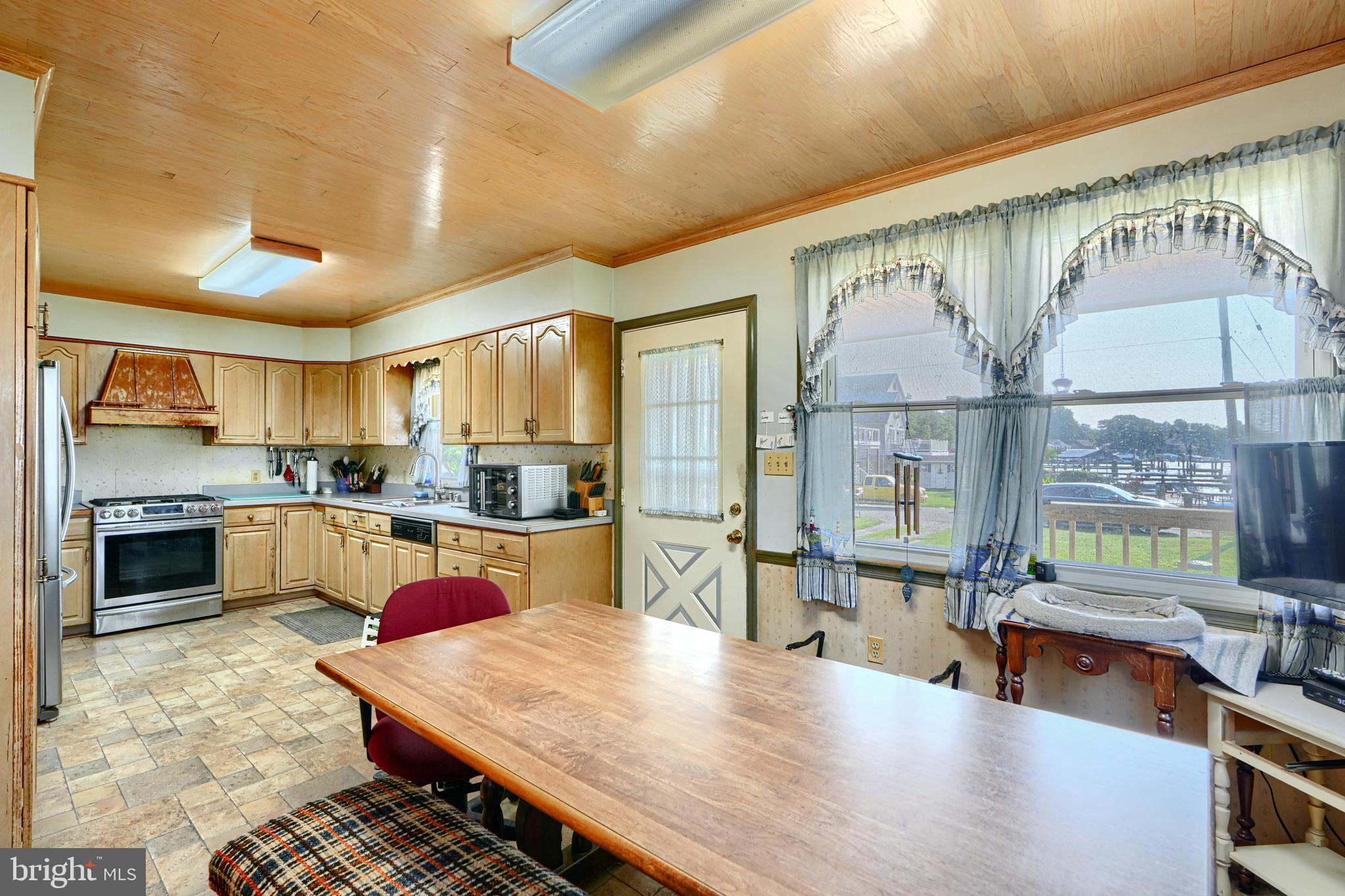 1830 BEECHWOOD AVENUE