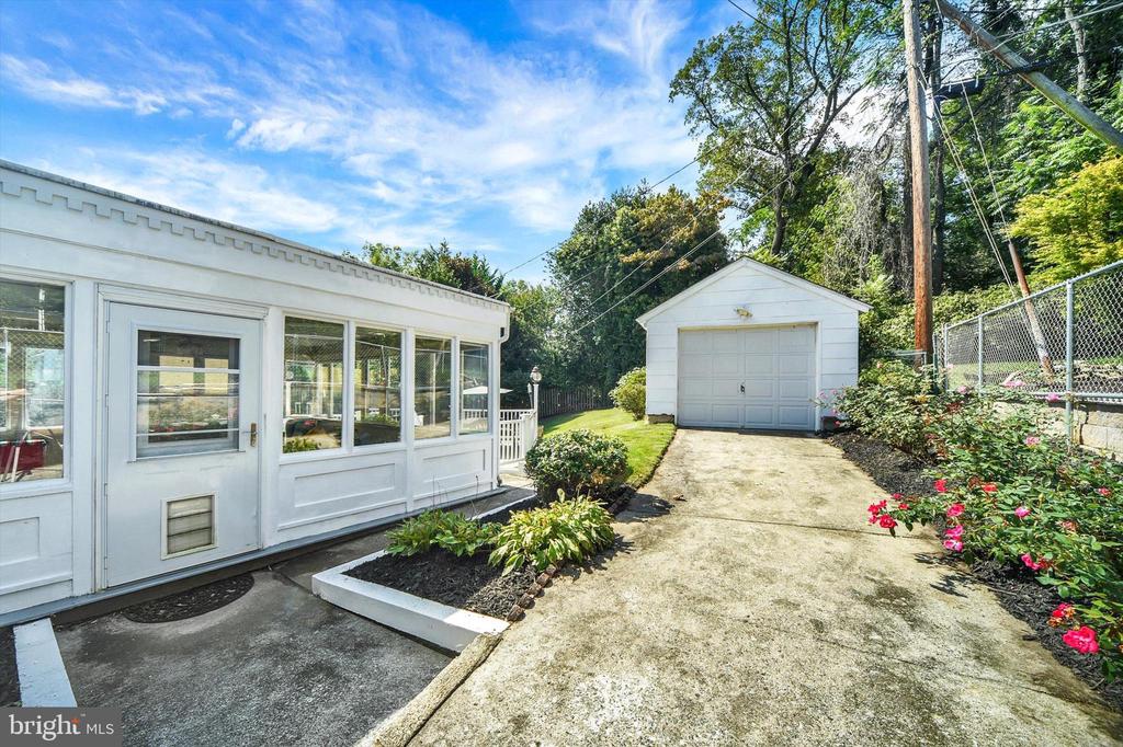 402 DIXIE DRIVE