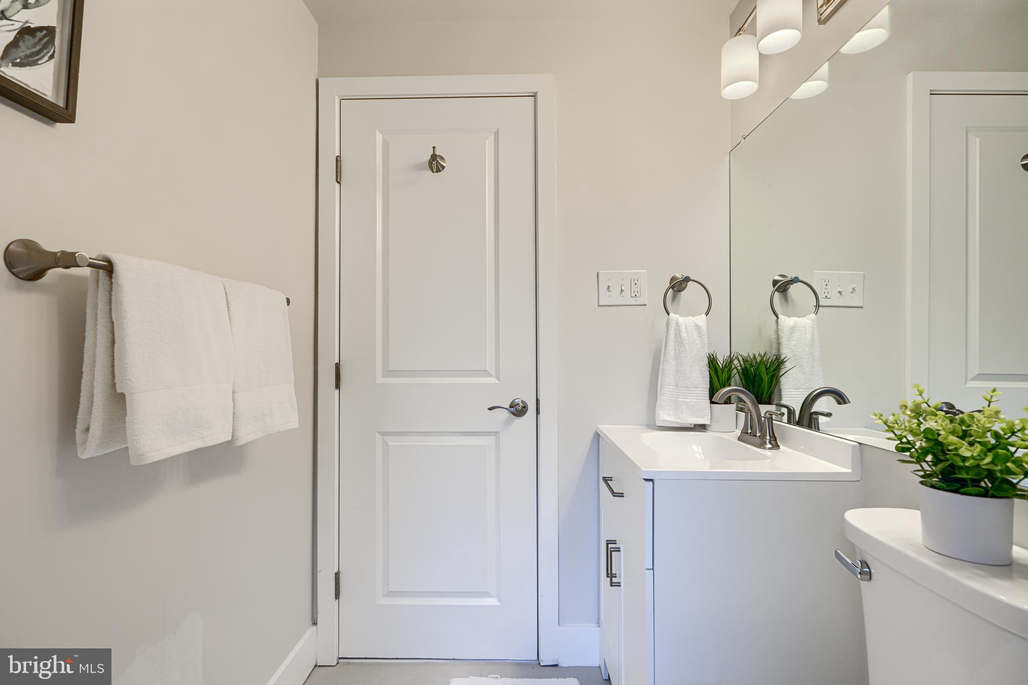 1005 DONINGTON CIRCLE