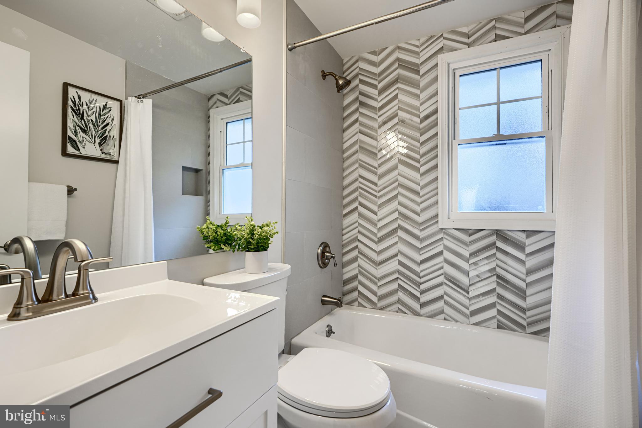 1005 DONINGTON CIRCLE