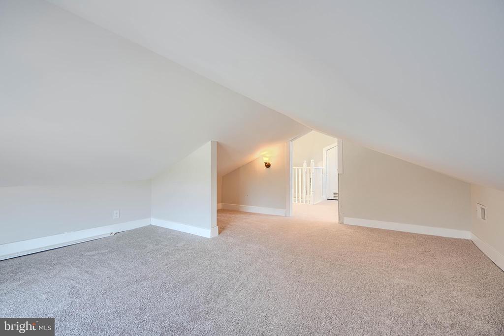 1005 DONINGTON CIRCLE