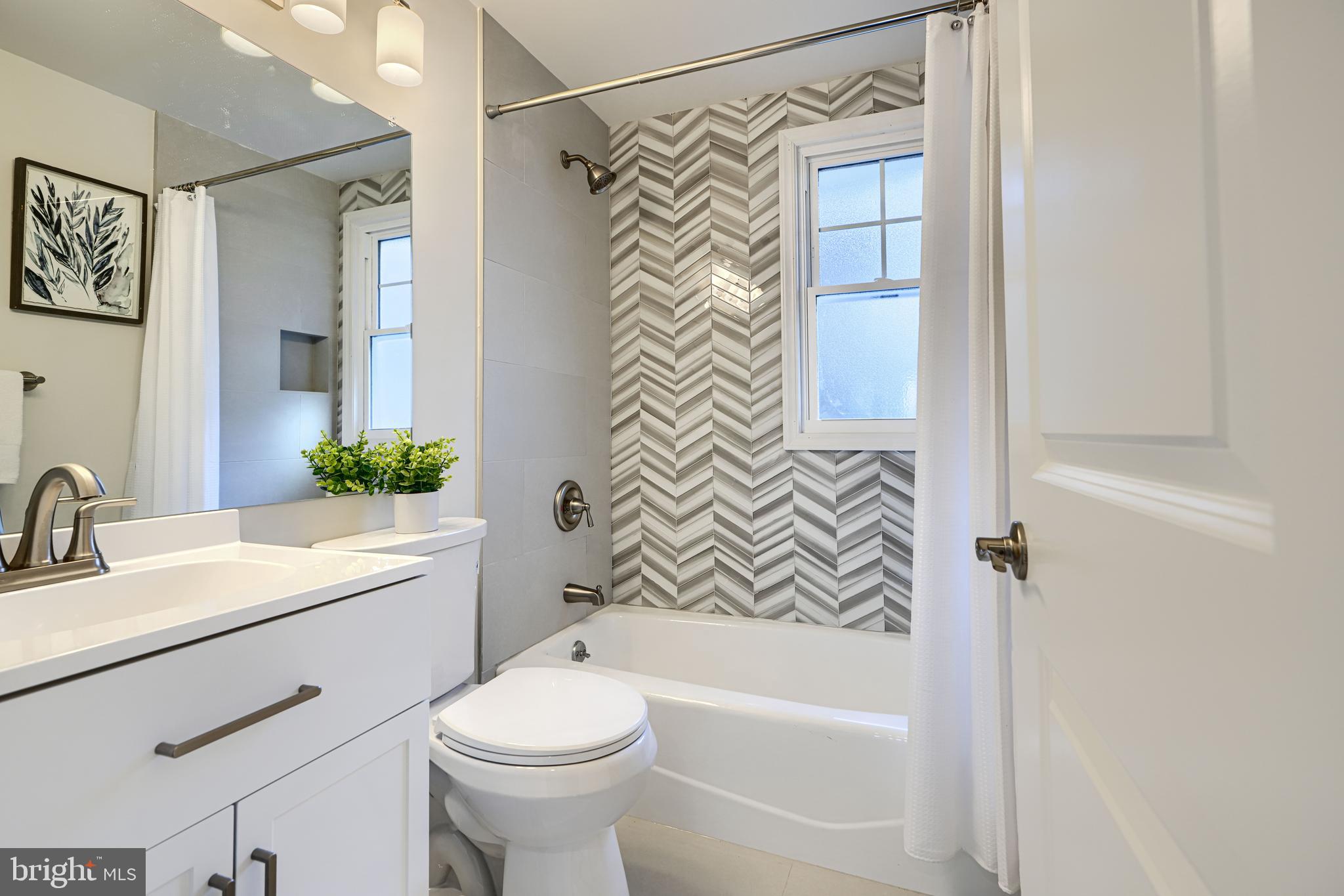 1005 DONINGTON CIRCLE