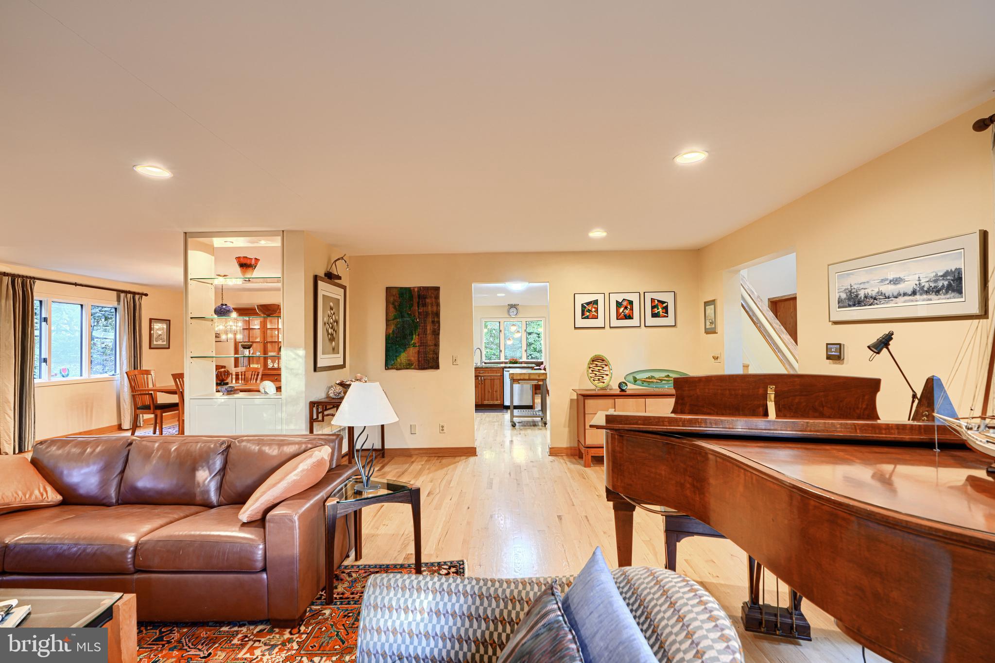 613 W CHESAPEAKE AVENUE