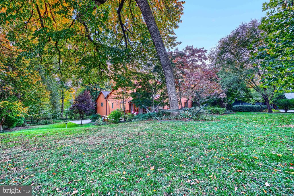 613 W CHESAPEAKE AVENUE