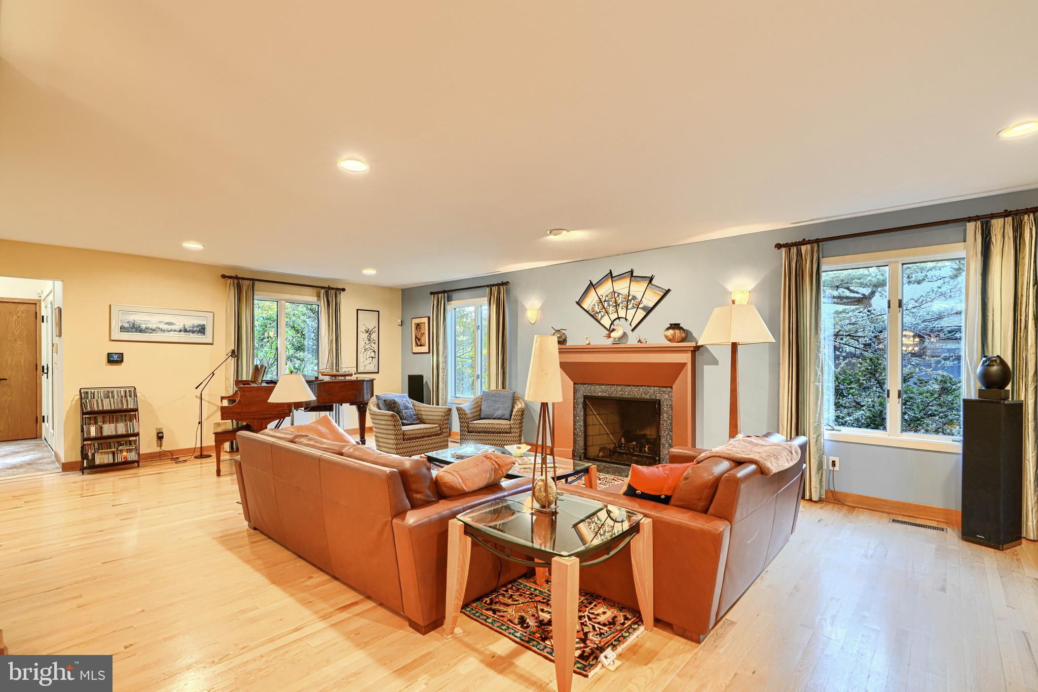 613 W CHESAPEAKE AVENUE