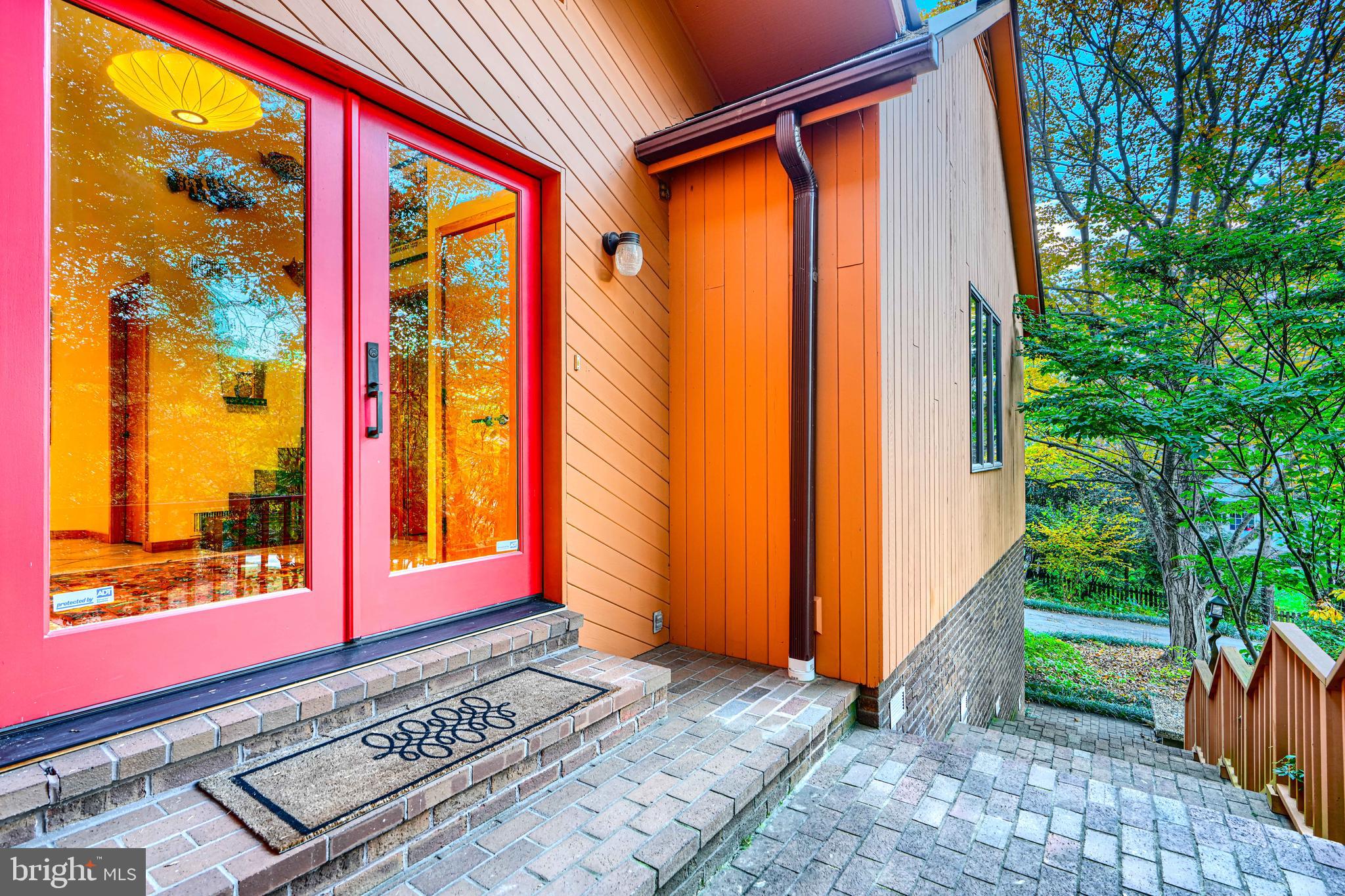 613 W CHESAPEAKE AVENUE