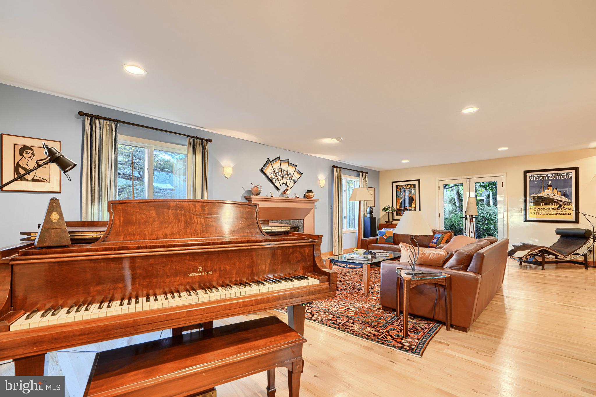 613 W CHESAPEAKE AVENUE