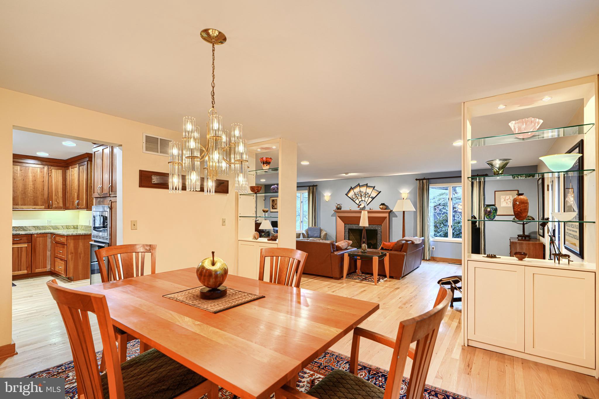 613 W CHESAPEAKE AVENUE