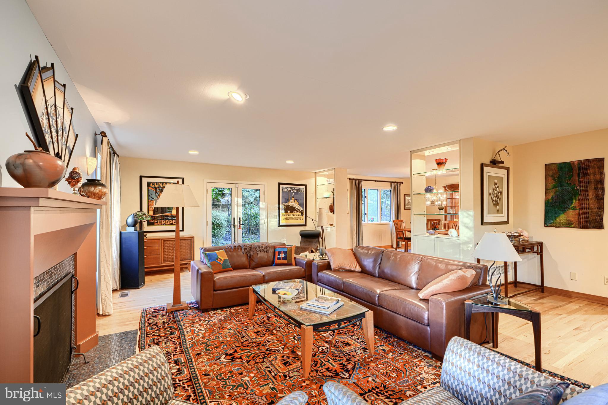 613 W CHESAPEAKE AVENUE