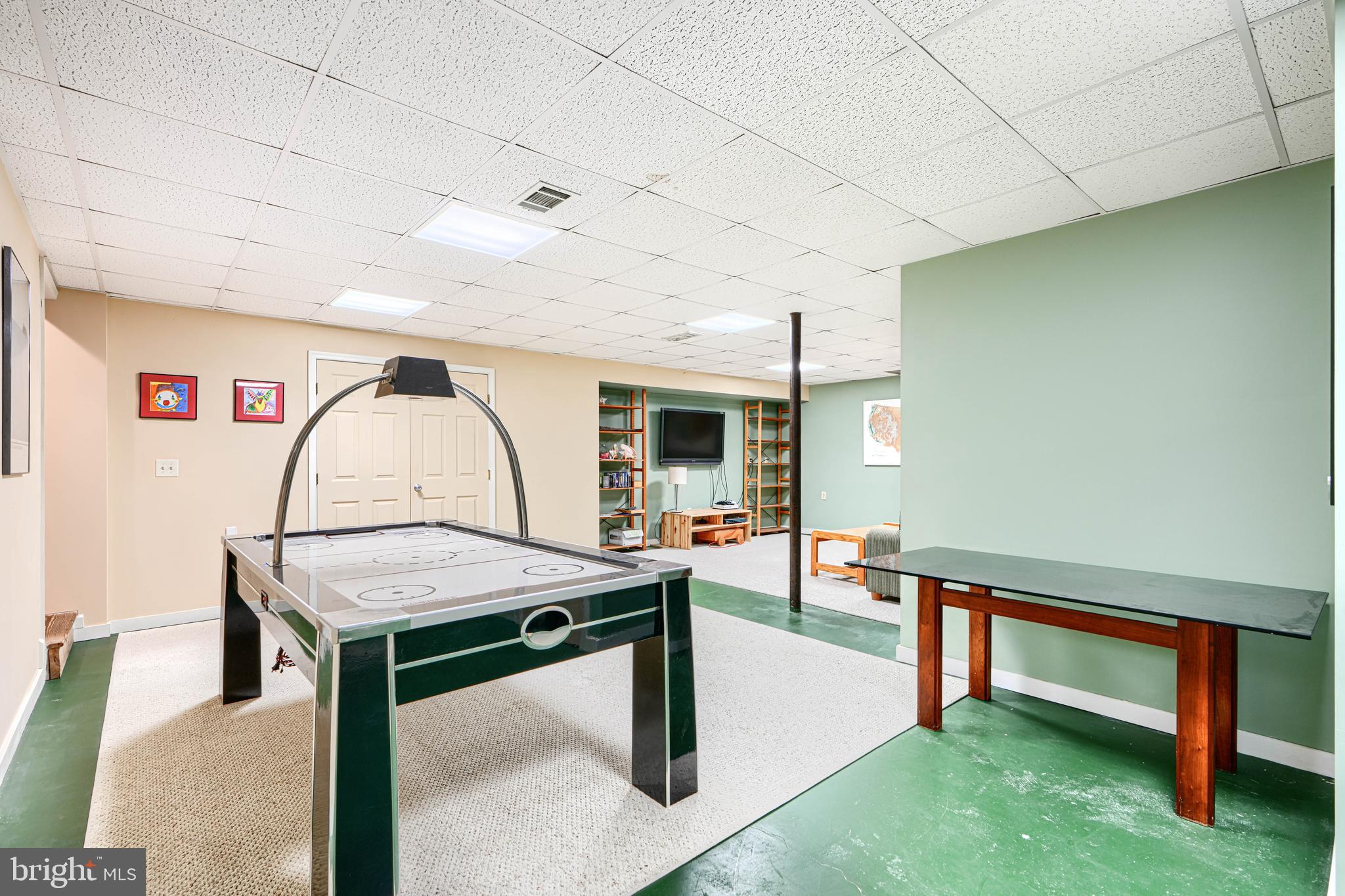 613 W CHESAPEAKE AVENUE