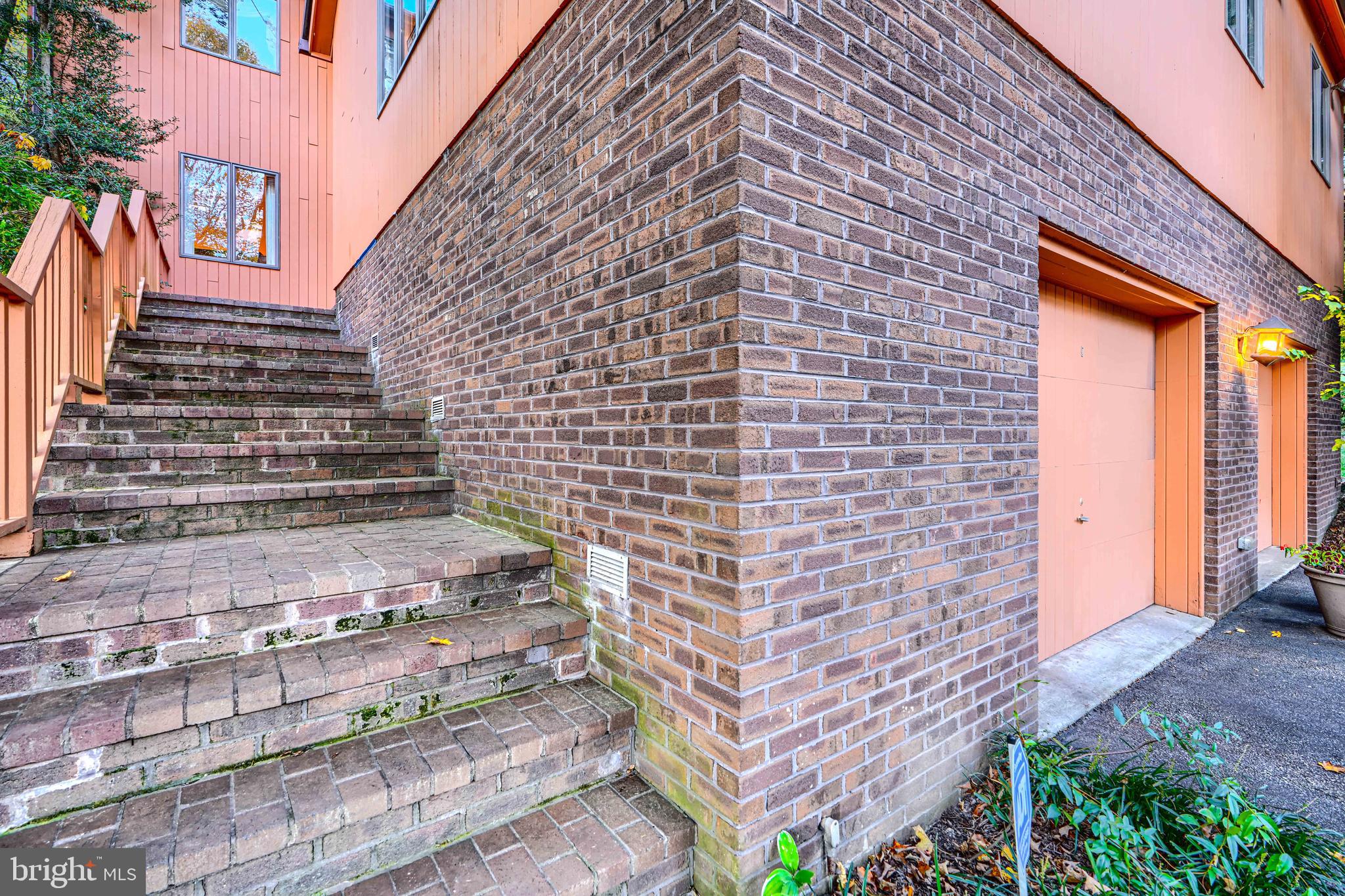 613 W CHESAPEAKE AVENUE